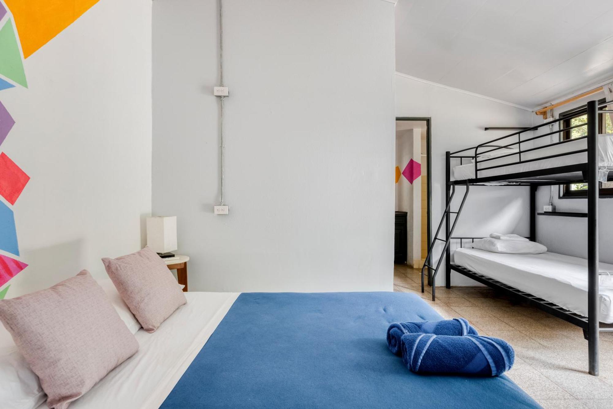 Slumber Party Tamarindo Hotel Bilik gambar